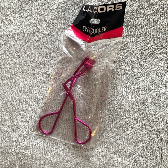 L.A. Colors Vibrant Pink Eyelash Curler - Picture 3 of 9